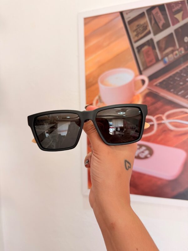 Óculos de Sol Quadrado Preto com Bambu